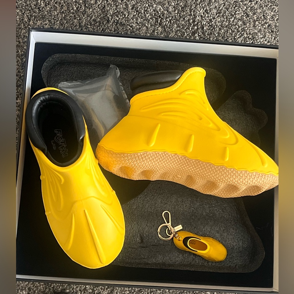 BRAND NEW NLE DUCK BOOTS SIZE 9 just ordered wrong size